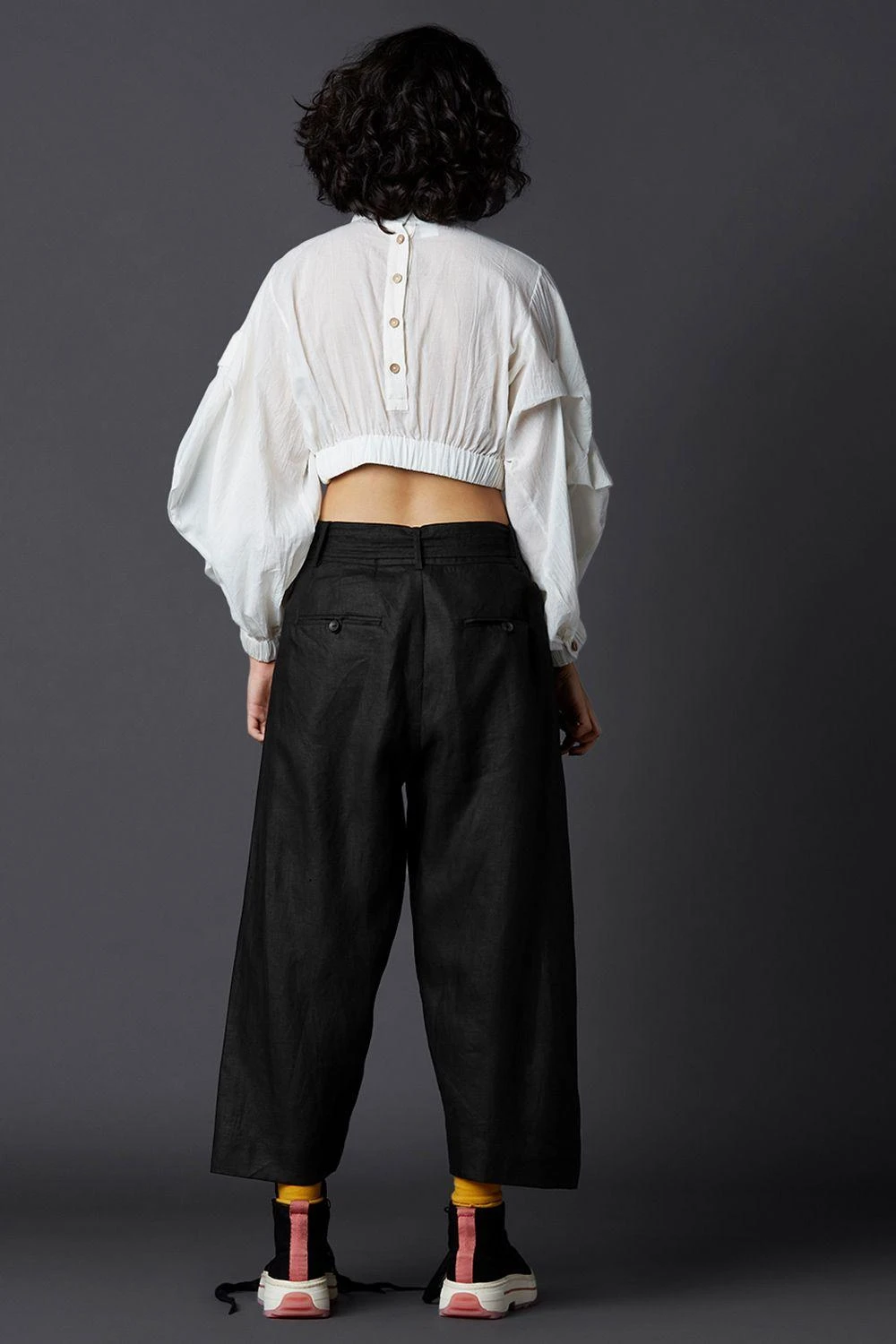 Chola Balloon Sleeve Crop Shirt 5 Chola Balloon Sleeve Crop Shirt - Image 3