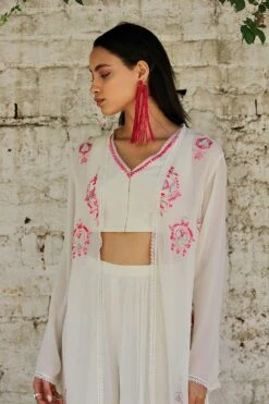 Varun Bahl Pret White Embroidered Sharara Set With Overlay -Deals Haute Togs Store vb pr2 ik21 ss42 4